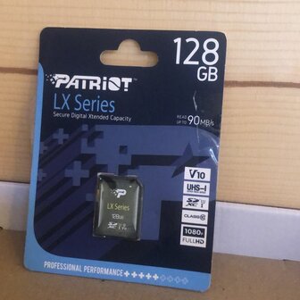 Magazijn opruiming Patriot 128GB SD kaart LX series Class 10