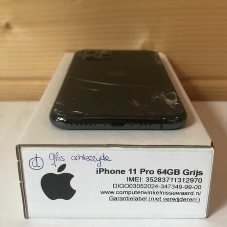 iphone 11 64gb glasschade achterkant